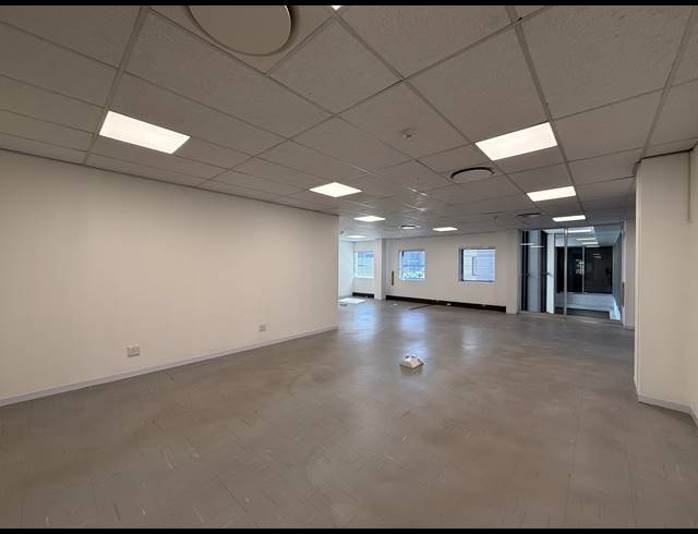 1,028M² OFFICE TO LET IN PARKTOWN
